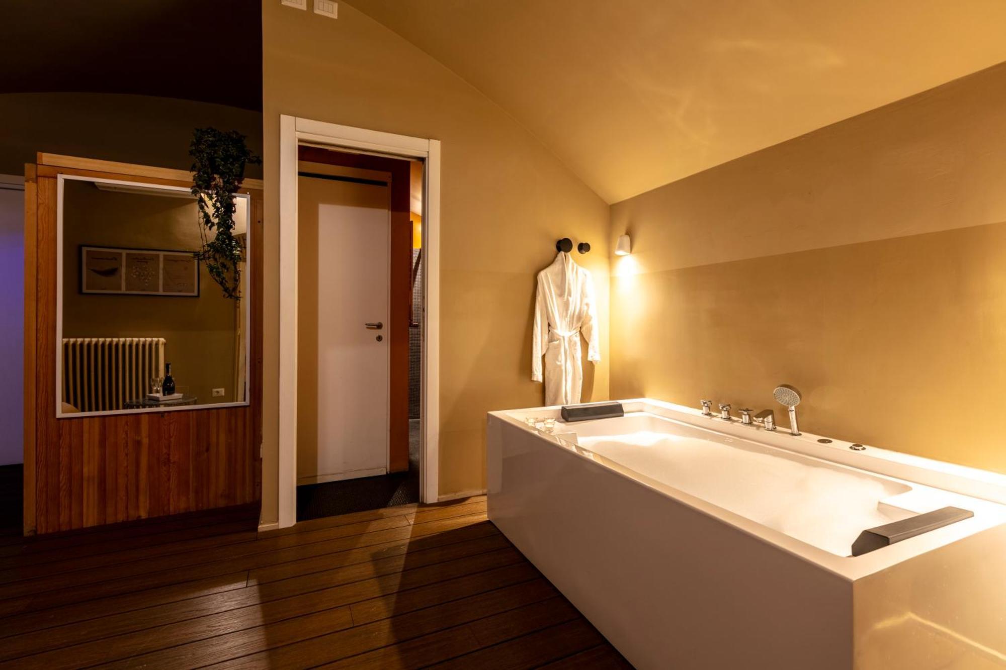 Romac Coronari With Gym, Sauna And Garden Kültér fotó